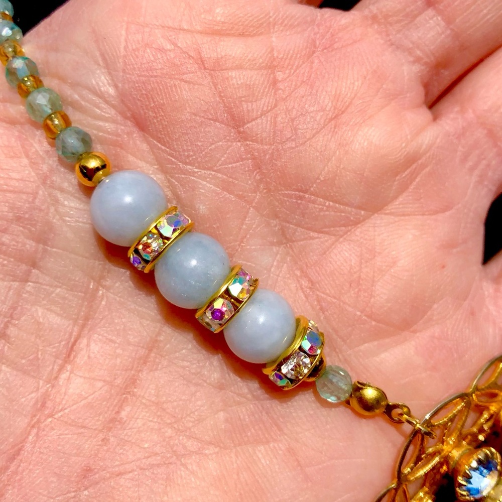 Semiprecious stones, sparkling glass - Picture 8 of 10